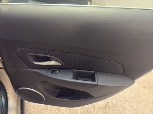 Used 2011 Chevrolet Cruze LT image 24