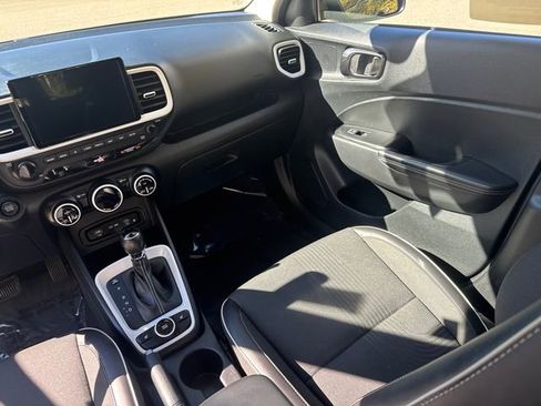 Used 2024 Hyundai Venue Limited image 24