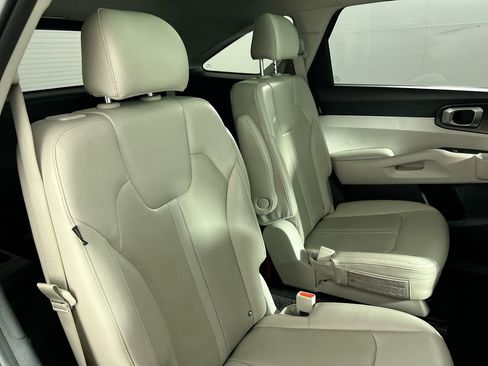 Certified 2025 Kia Sorento EX w/ Panoramic Sunroof Package image 28