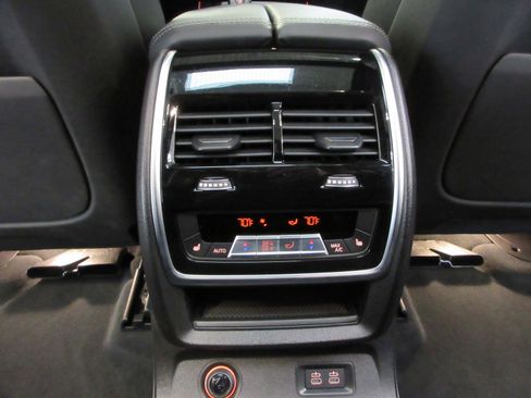 Used 2020 BMW X7 M50i image 21