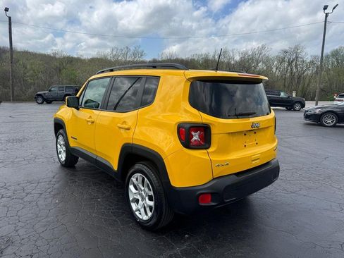 Used 2018 Jeep Renegade Latitude w/ Cold Weather Group AWD/4WD image 5