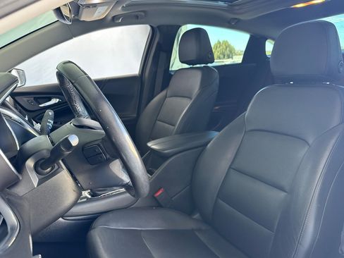 Used 2019 Chevrolet Malibu Hybrid w/ Leather Package FWD image 5