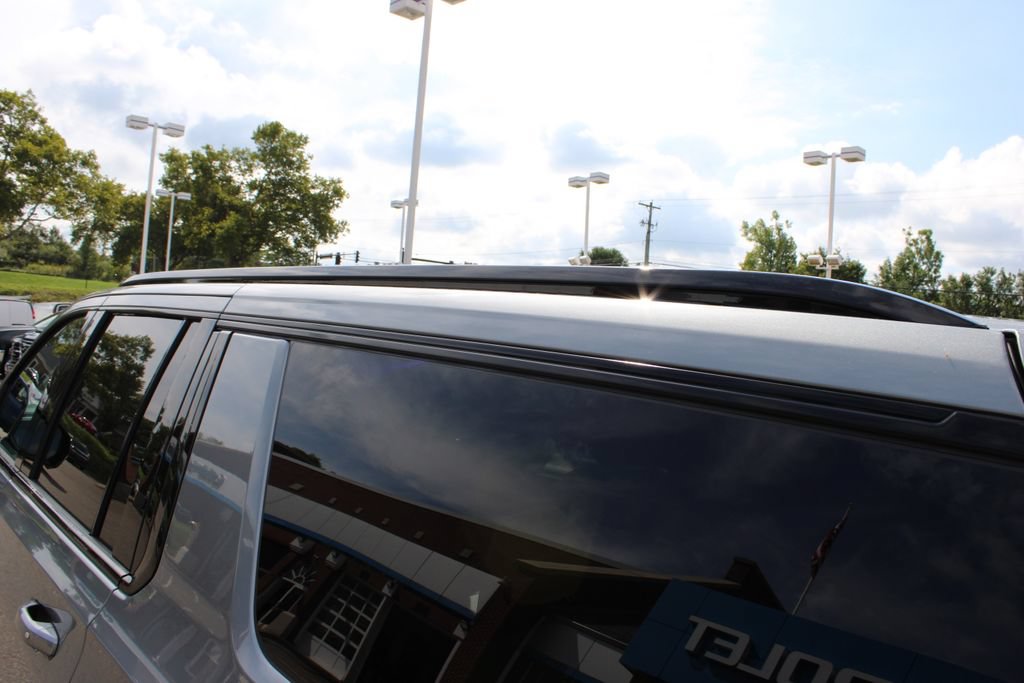 Used 2024 Chevrolet Suburban Z71 w/ Luxury Package AWD/4WD image 34