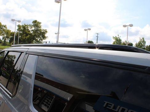 Used 2024 Chevrolet Suburban Z71 w/ Luxury Package AWD/4WD image 34
