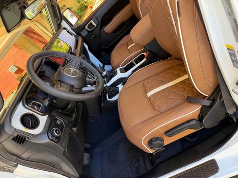 Used 2025 Jeep Wrangler Unlimited Sport AWD/4WD image 21