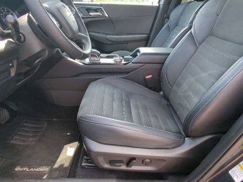 Used 2025 Mitsubishi Outlander SE AWD/4WD image 10