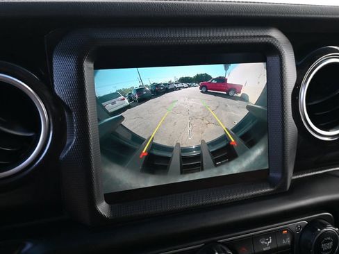 Used 2022 Jeep Wrangler Unlimited Sahara AWD/4WD image 19