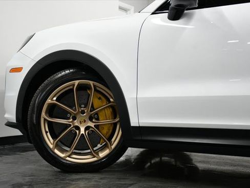 Used 2024 Porsche Cayenne Turbo GT AWD/4WD image 12