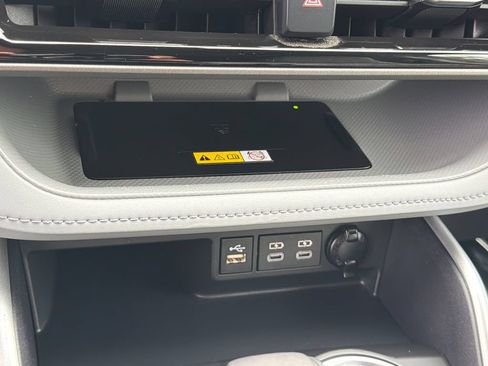 Used 2023 Toyota Highlander XLE AWD/4WD image 32