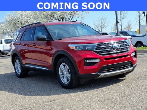 Used 2024 Ford Explorer XLT w/ Equipment Group 202A AWD/4WD image 7