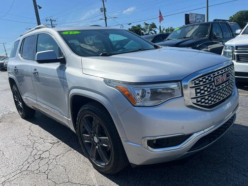Used 2017 GMC Acadia Denali w/ Technology Package FWD image 4