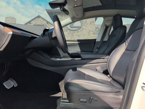 Used 2022 Tesla Model Y Performance image 8