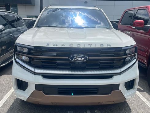 Used 2025 Ford Expedition King Ranch AWD/4WD image 2
