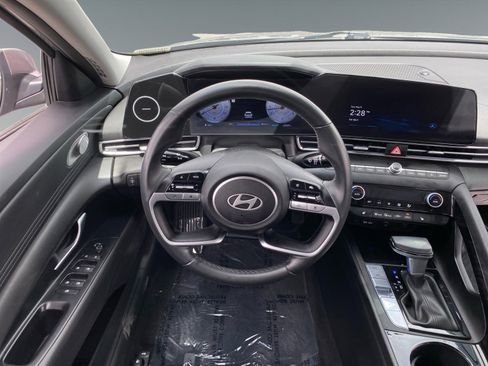 Used 2025 Hyundai Elantra SEL FWD image 12