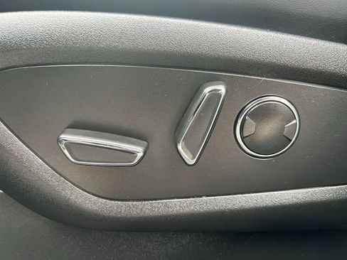 Used 2023 Lincoln Nautilus Reserve w/ Monochromatic Package image 12