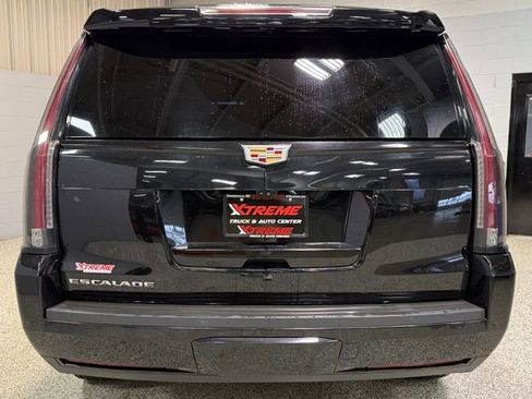 Used 2020 Cadillac Escalade Luxury w/ Escalade Sport Edition AWD/4WD image 5