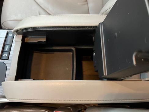 Used 2020 Toyota Highlander Limited image 23