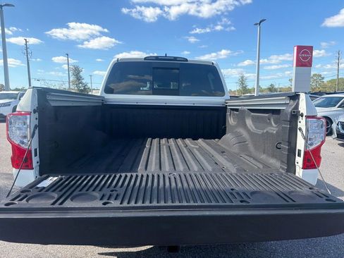 Used 2024 Nissan Titan SV w/ SV Convenience Package image 9