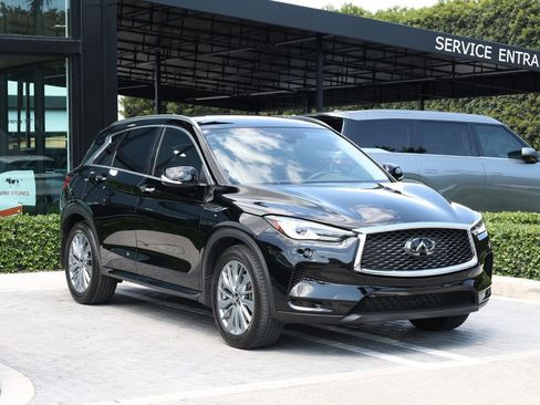 Certified 2025 INFINITI QX50 Luxe image 2