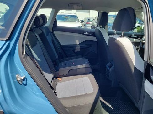 Certified 2025 Volkswagen Taos S FWD image 9