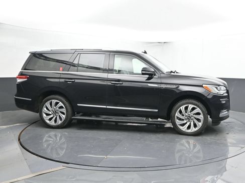 Used 2024 Lincoln Navigator Premiere AWD/4WD image 3