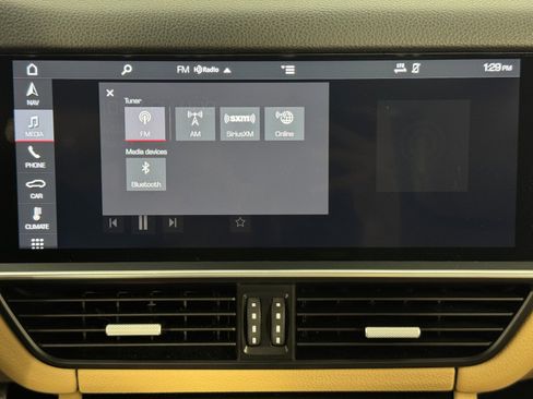 Used 2019 Porsche Cayenne E-Hybrid image 24