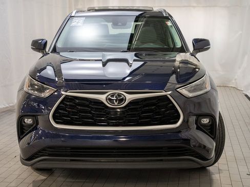 Used 2021 Toyota Highlander XLE image 2