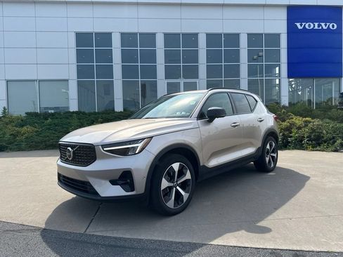 Used 2024 Volvo XC40 B5 Plus w/ Protection Package Premier AWD/4WD image 27