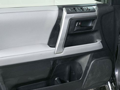Used 2012 Toyota 4Runner SR5 w/ Premium Pkg AWD/4WD image 6