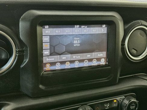 Used 2020 Jeep Wrangler Unlimited Sahara AWD/4WD image 17