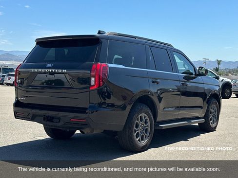 Used 2025 Ford Expedition Active AWD/4WD image 6