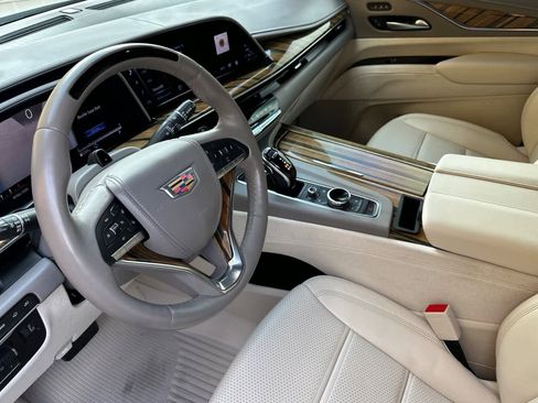 Used 2023 Cadillac Escalade ESV Sport Platinum image 9