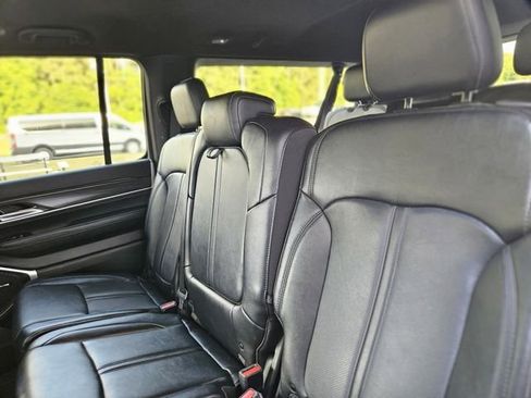 Used 2024 Jeep Wagoneer L Series II RWD image 28