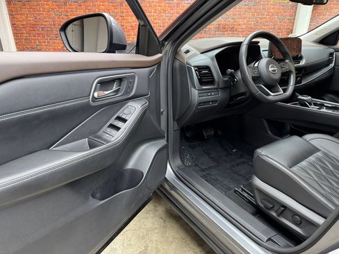 Used 2022 Nissan Rogue Platinum w/ Head-Up Display Package AWD/4WD image 10