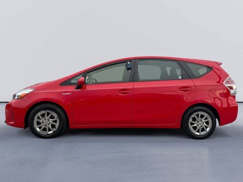 Used 2017 Toyota Prius V Two image 6