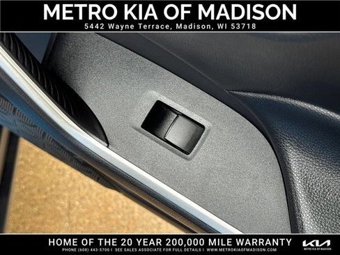 Used 2021 Toyota RAV4 LE AWD/4WD image 38
