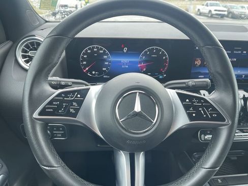 Used 2025 Mercedes-Benz GLA 250 image 9