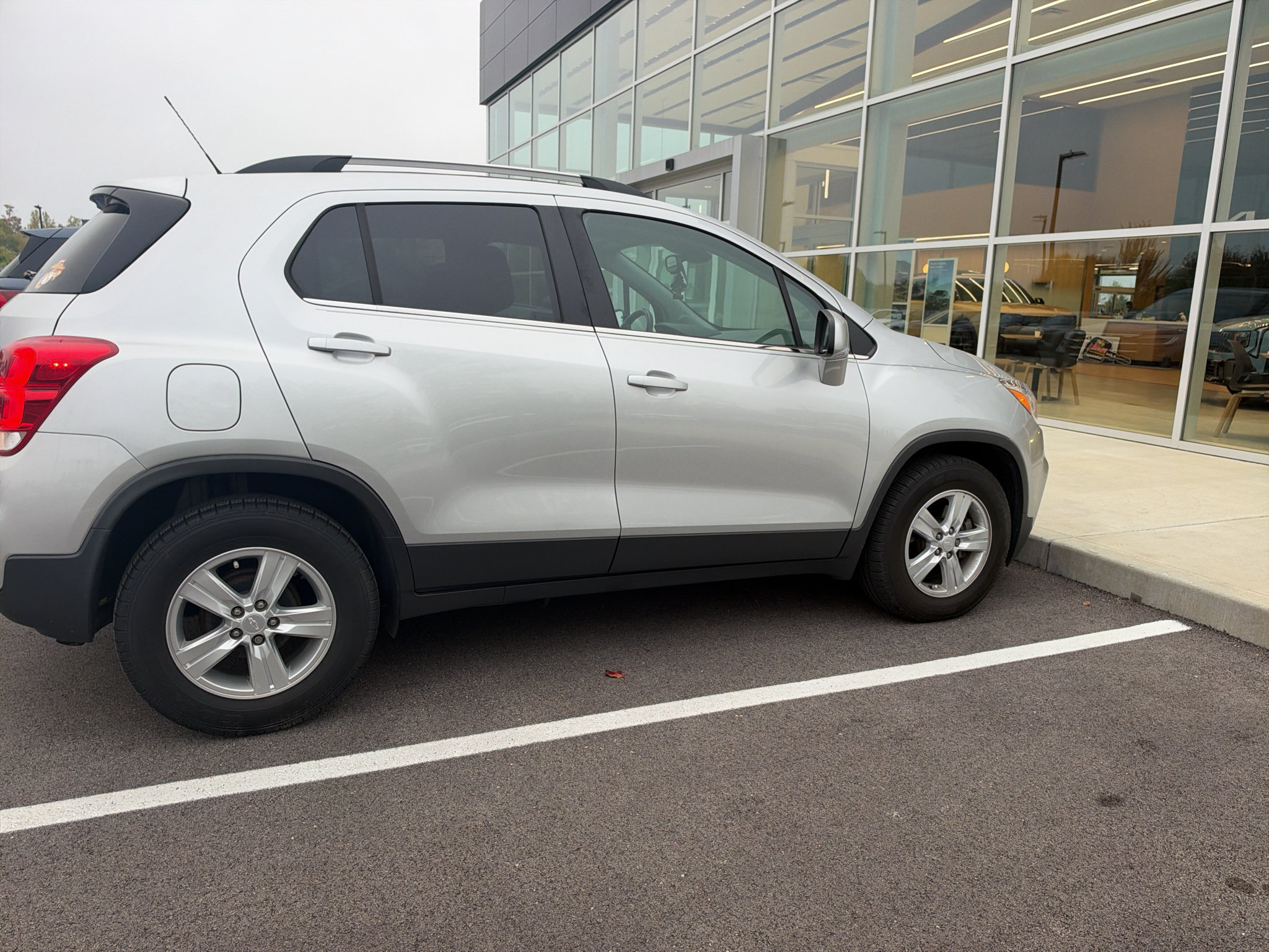 Used 2019 Chevrolet Trax LT FWD image 5