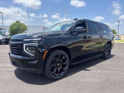 New 2026 Chevrolet Suburban RST w/ RST Capability Package AWD/4WD image 2