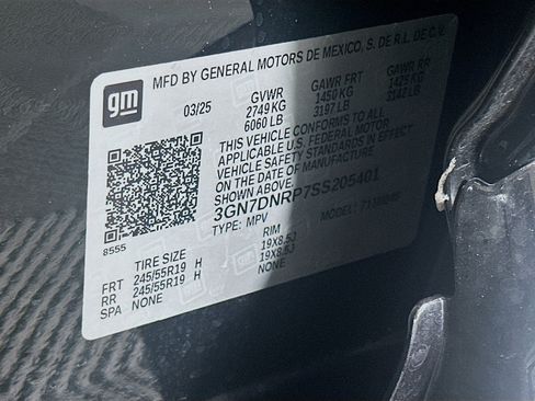 Used 2025 Chevrolet Equinox EV LT image 12