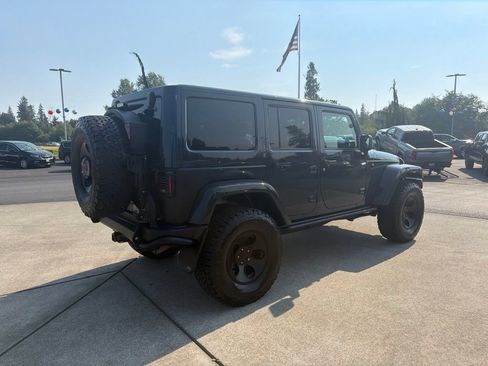 Used 2016 Jeep Wrangler Unlimited Rubicon AWD/4WD image 5