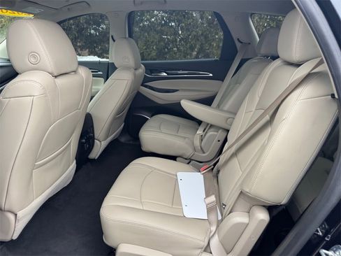 Used 2020 Buick Enclave Essence image 19