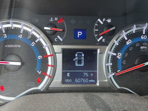 Used 2019 Toyota 4Runner SR5 AWD/4WD image 11