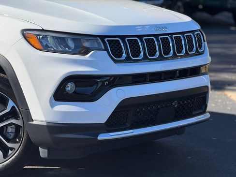 Used 2023 Jeep Compass Limited image 6