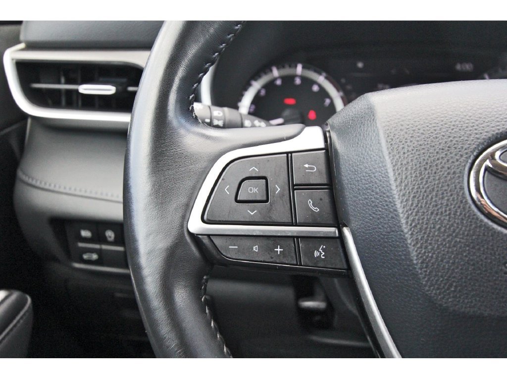Used 2023 Toyota Highlander XLE AWD/4WD image 19