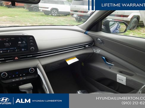 New 2025 Hyundai Elantra SEL FWD image 17