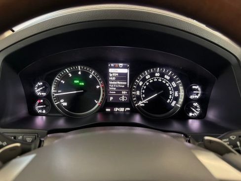 Used 2016 Lexus LX 570 4WD w/ Luxury Package image 29