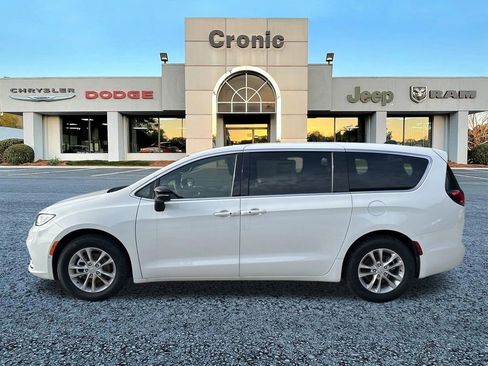 New 2026 Chrysler Pacifica Select FWD image 6
