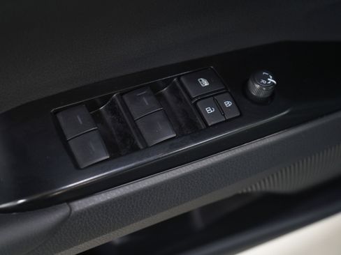 Used 2025 Toyota Camry SE image 19