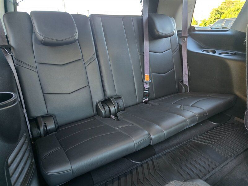 Used 2017 Cadillac Escalade Premium Luxury AWD/4WD image 21